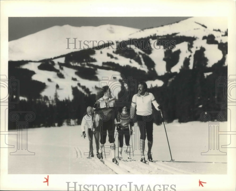 1989 A family cross-country skis in Colorado - Historic Images