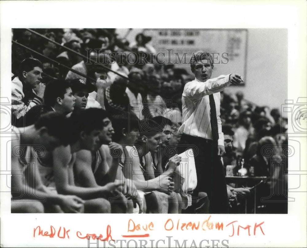 1991 Press Photo Medical Lake basketball coach Dave Olzendam directing his team-Historic Images