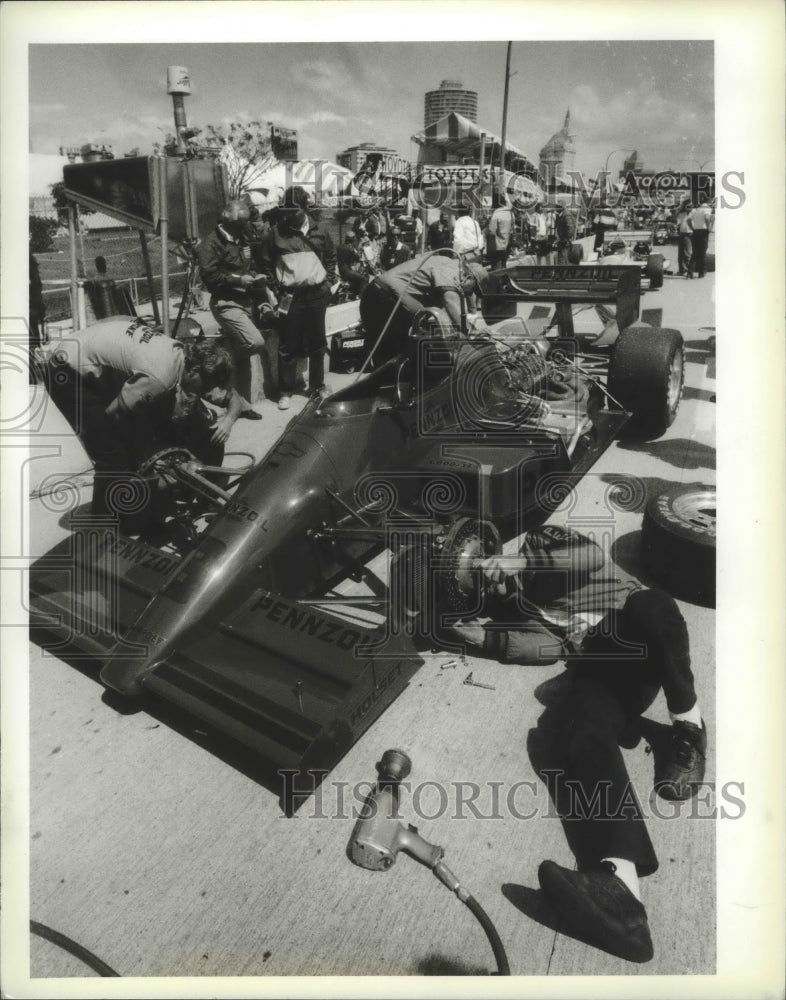 1987 Press Photo Auto Racing Group Rick Thiacs Crew In Long Beach, California - Historic Images