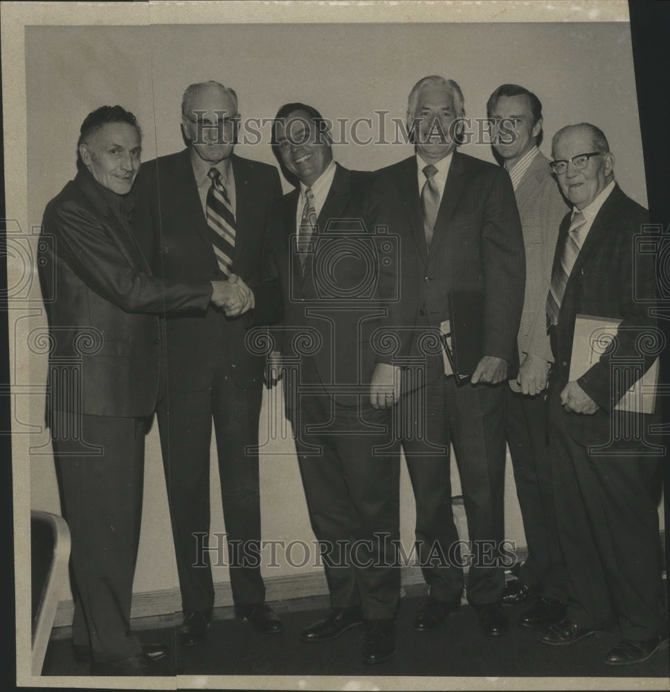 1972 Press Photo Paul Swift, left, and other members of Sports Hall of Fame - Historic Images