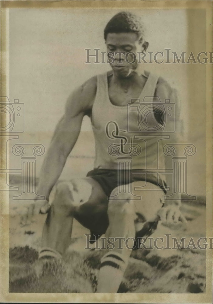 1977 Press Photo Oregon State University long jumper John Okoro - sps15689- Historic Images