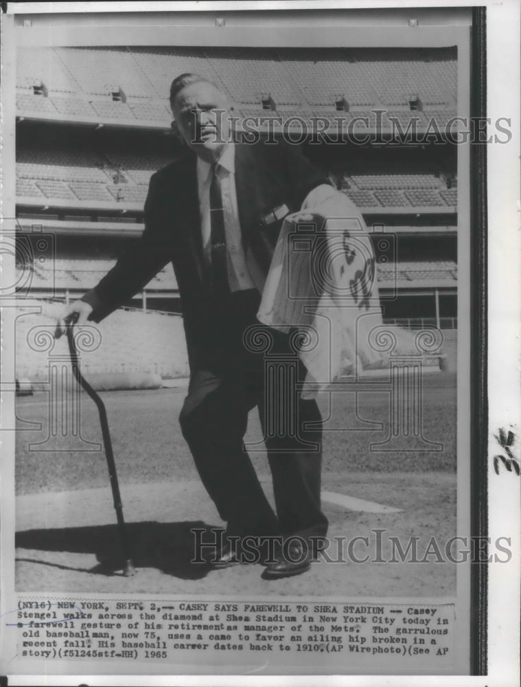 1965 Casey Stengel walks the diamond at Shea Stadium in farewell. - Historic Images