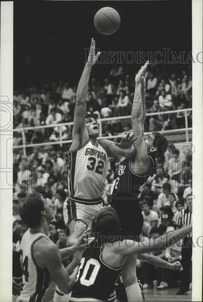 1984 Press Photo College Basketball Players Tim Ruff and Ron Vander Schaaf - Historic Images