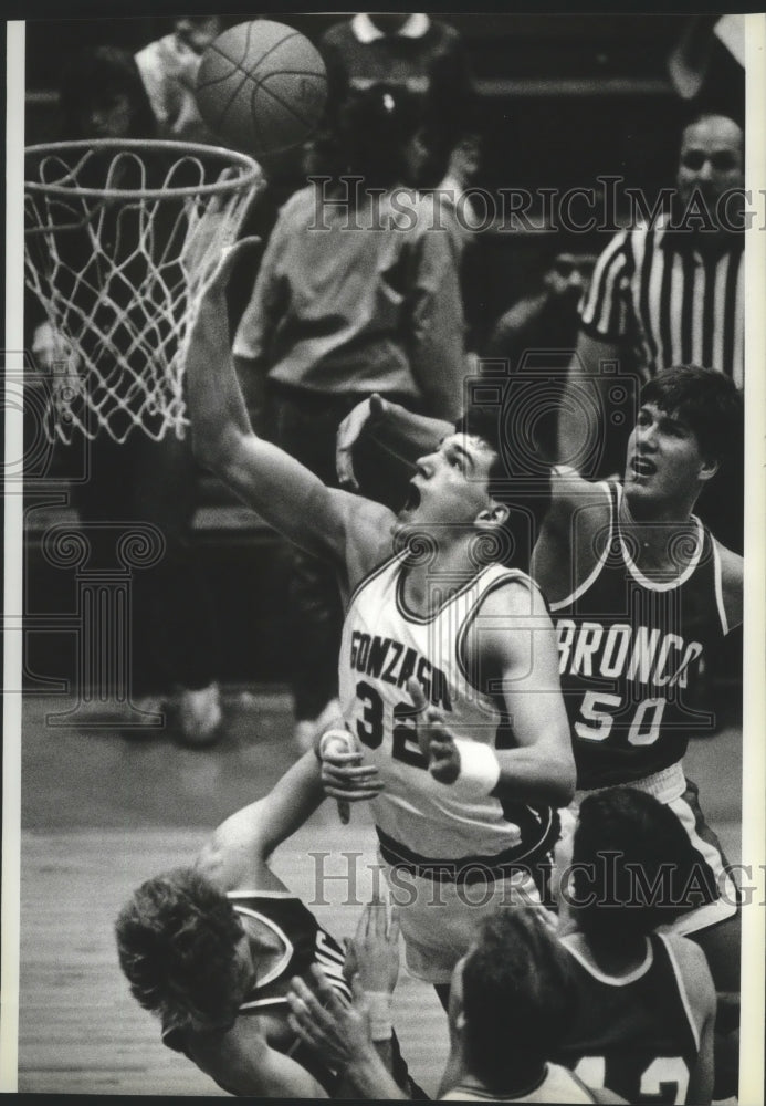 1984 Press Photo Gonzaga University Basketball Player Tim Ruff Scoring a Point- Historic Images