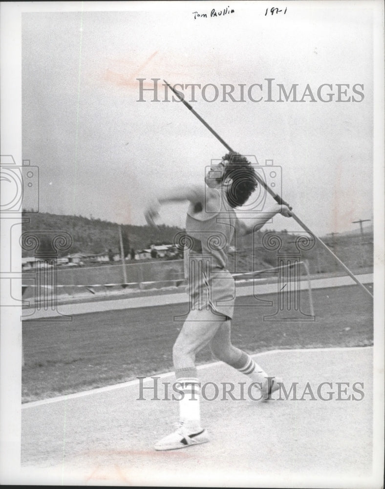 1976 Press Photo Track athlete Tom Paullin throws the javelin - sps16785- Historic Images