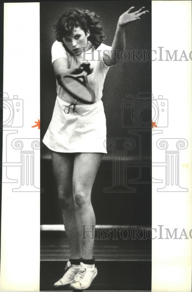 1981 Press Photo Tennis player Michele Patigan returns the ball - sps16795-Historic Images