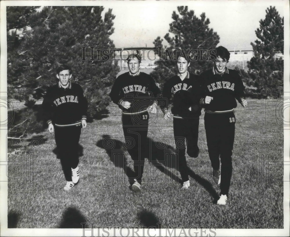 1970 Press Photo Central Washington University track athletes on training run-Historic Images