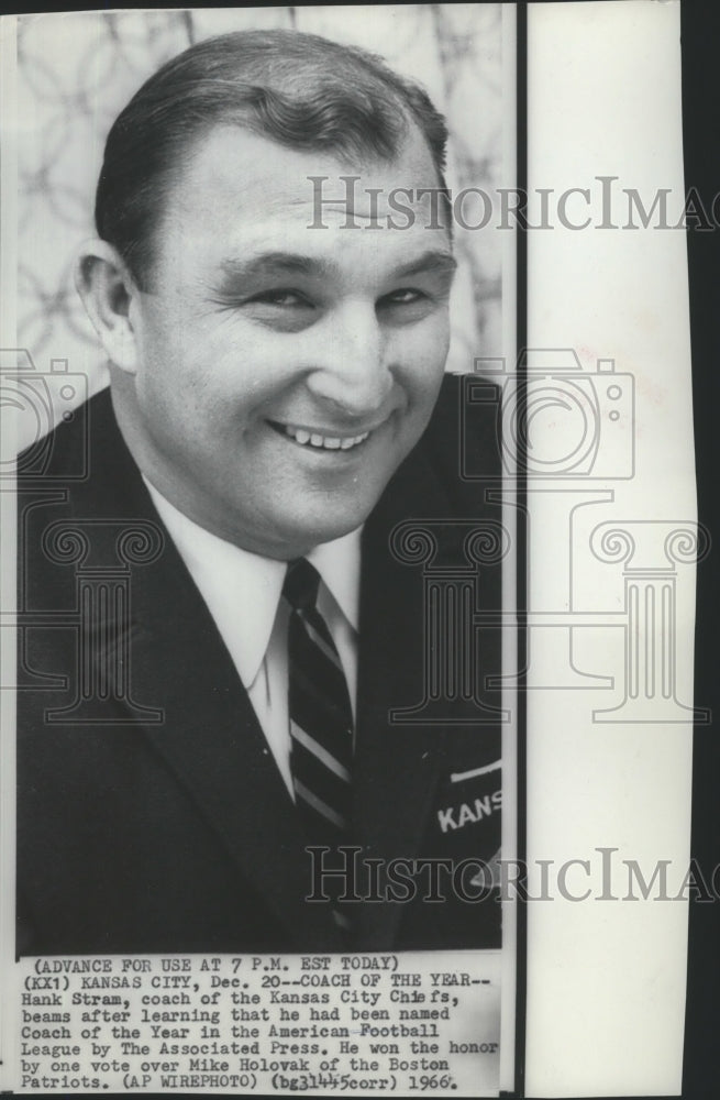 1966 Press Photo Kansas City Chiefs Coach Hank Stram Named As Coach of the Year - Historic Images