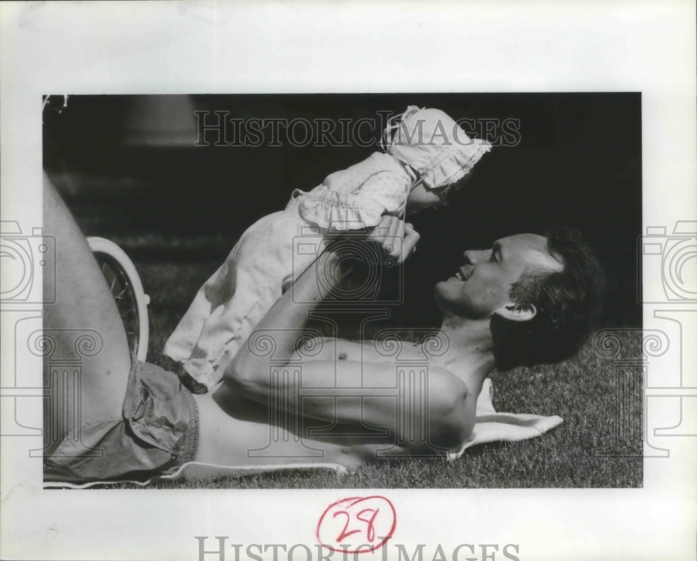 1992 Press Photo Enjoying the day at Bloomsday event - sps17178-Historic Images