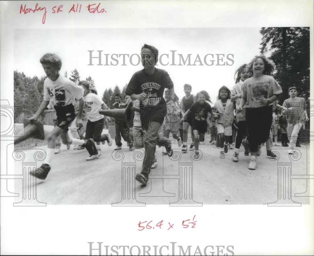 1991 Press Photo Evergreen Elementary kids near Moyie Springs getting in shape-Historic Images