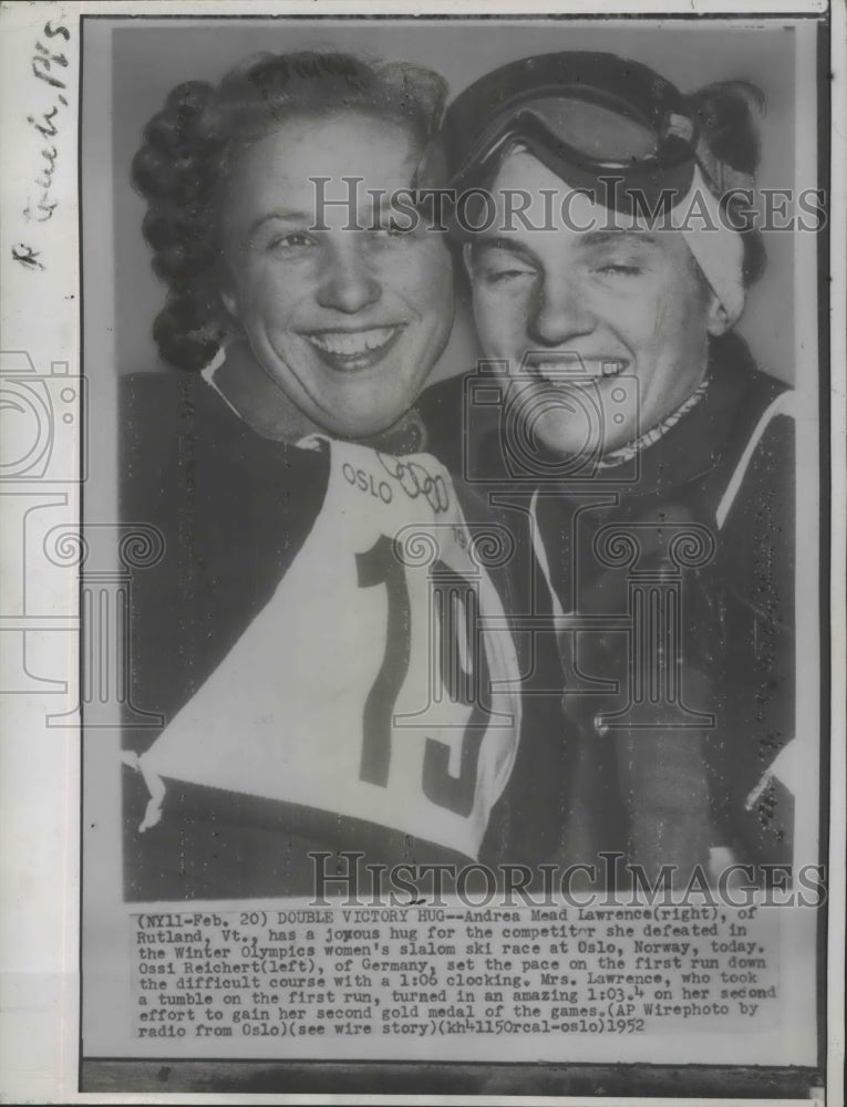 1952 Press Photo Andrea Mead Lawrence and Ossi Reichert hug after Olympic skiing- Historic Images