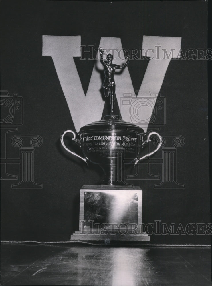 1954 Press Photo University of Washington Track Trophy, the Hec Edmunson Trophy- Historic Images