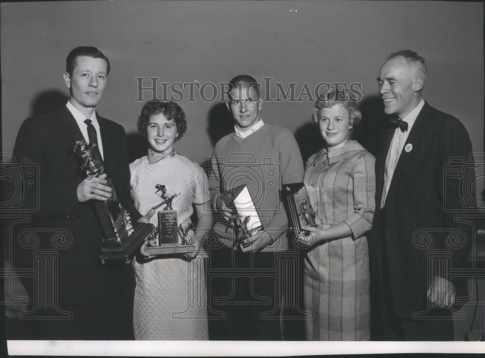 1960 Press Photo Skiers with their awards- Historic Images