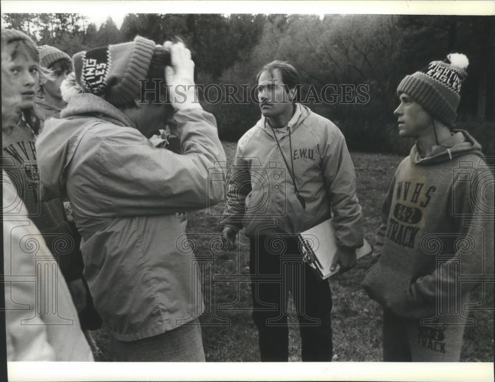 1984 Press Photo Jim McLachlan,West Valley High track ,with whistle, no cap- Historic Images