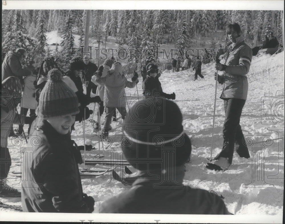 1971 Press Photo Spokesman-Review Ski School instructor Mary Gilliam - Historic Images