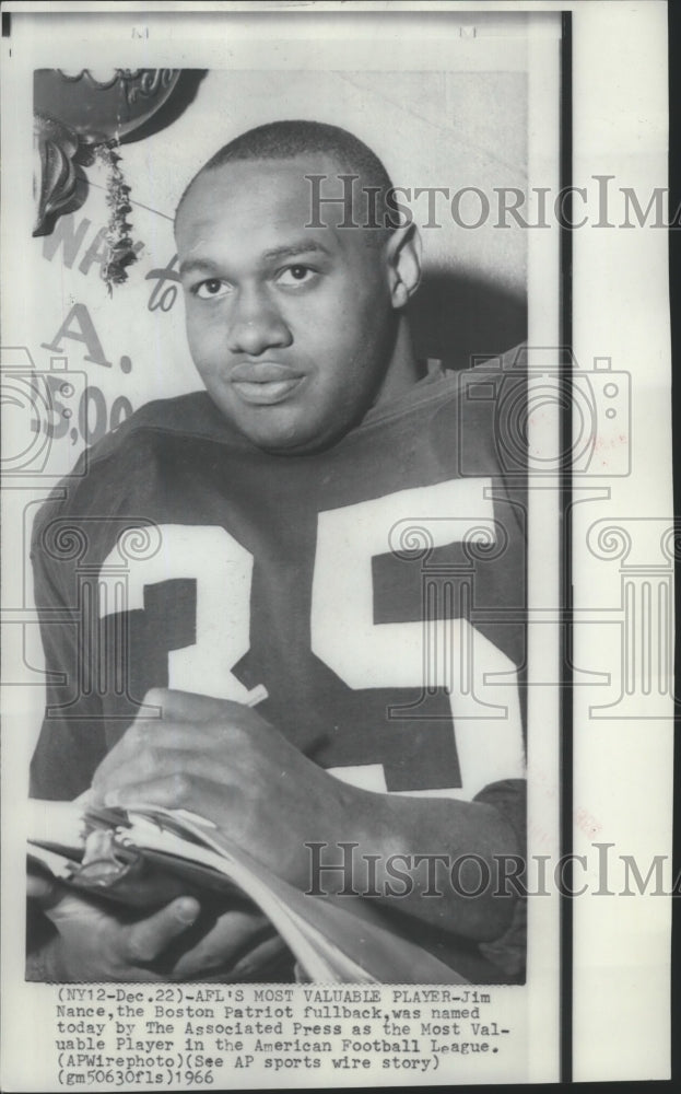 1966 Press Photo Jim Nance, Boston Patriot fullback, named Most Valuable Player-Historic Images