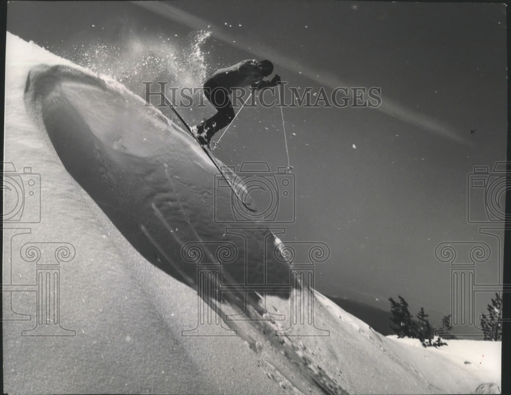 1970 Press Photo Skiier drops in on slope.- Historic Images