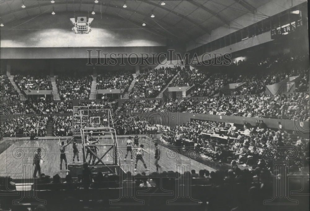 1967 Press Photo High school B tournament basketball from Coliseum behind basket- Historic Images