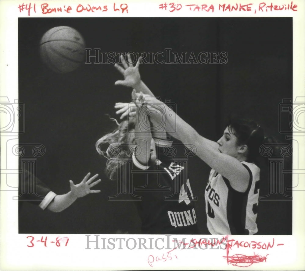 1987 Bonnie Owens, Tary Manke in high school basketball B Tournament - Historic Images