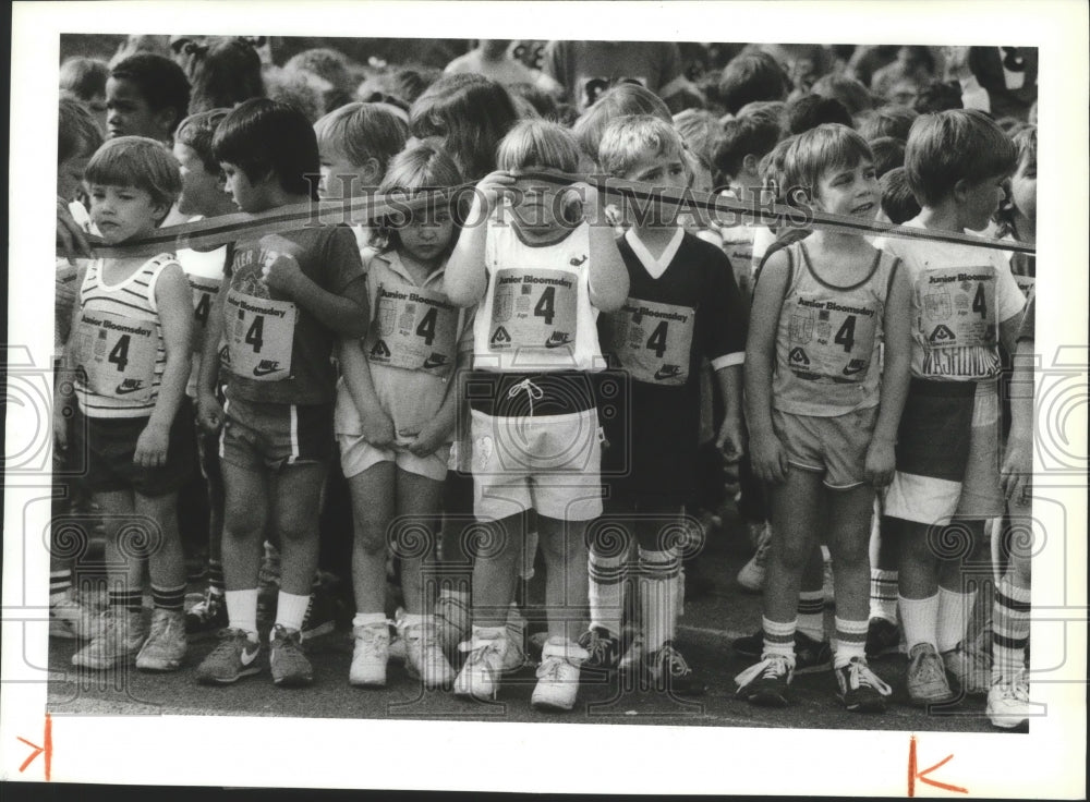 1988 Press Photo 4-year-old Bloomsday racers gather close to starting line - Historic Images