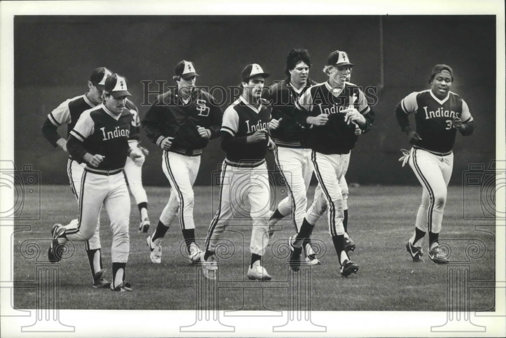 1983 Press Photo Spokane Indians baseball players doing warm-up runs in outfield - Historic Images