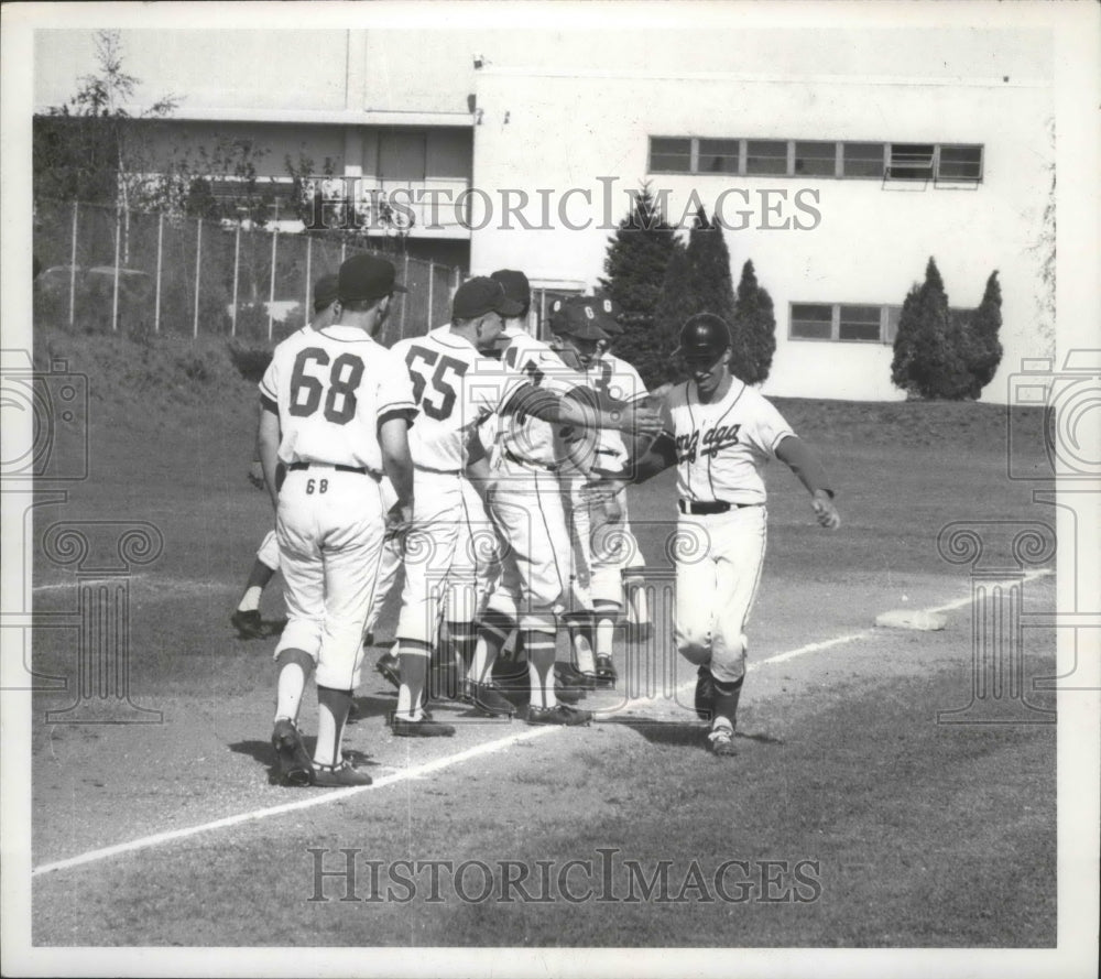 Press Photo Gonzaga High School&#39;s Nick Scarpelli, team at GSL baseball game- Historic Images