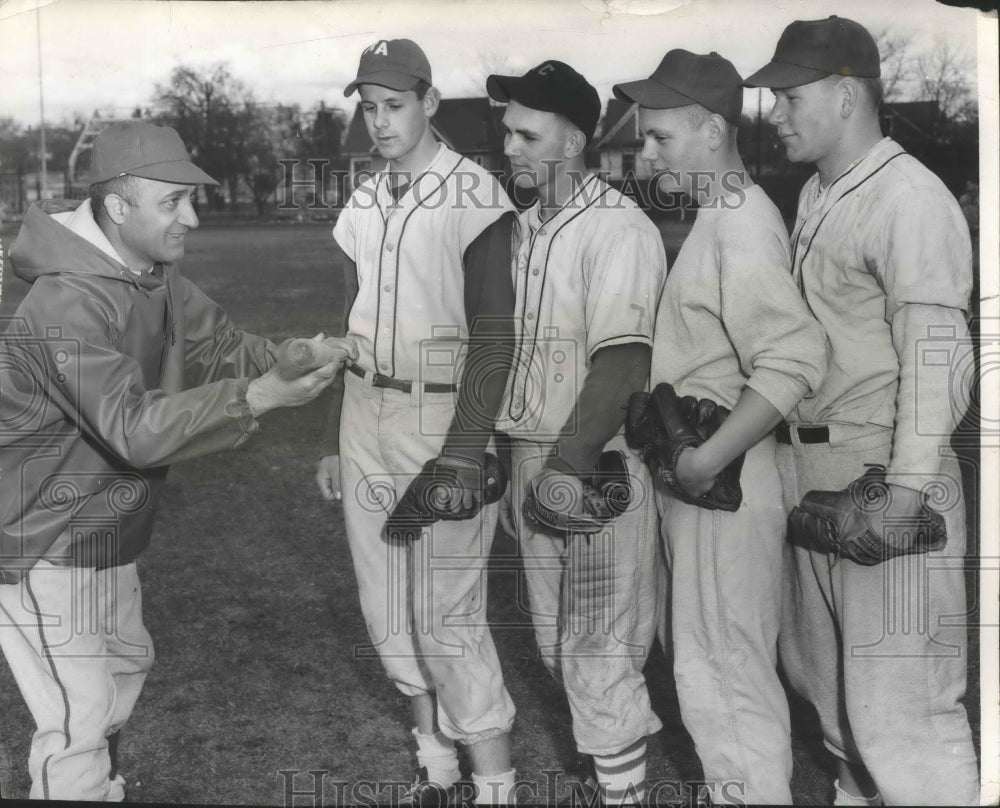 1955 Press Photo Al Manfred &amp; his NC High School GSL baseball players - Historic Images