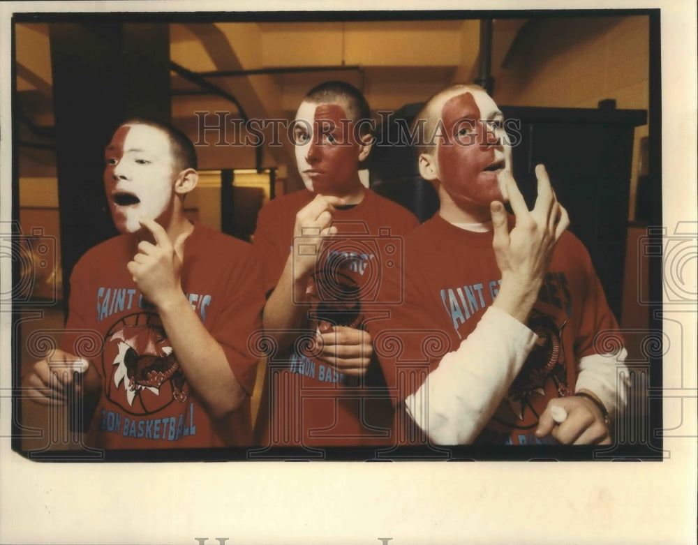 1993 Press Photo St. George&#39;s Basketball Players Dabbing Face Paint On-Historic Images