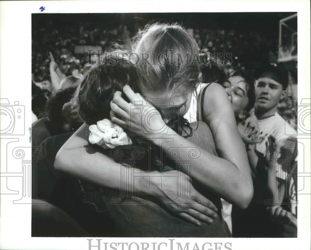 1994 Press Photo Basketball Kari Hutchinson of St. George celebrates win-Historic Images