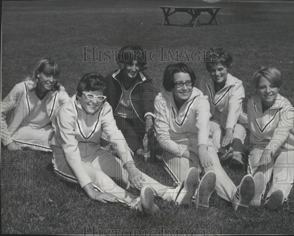 1967 Press Photo Track Team the Spokane Pacemakers Stretching In the Grass-Historic Images