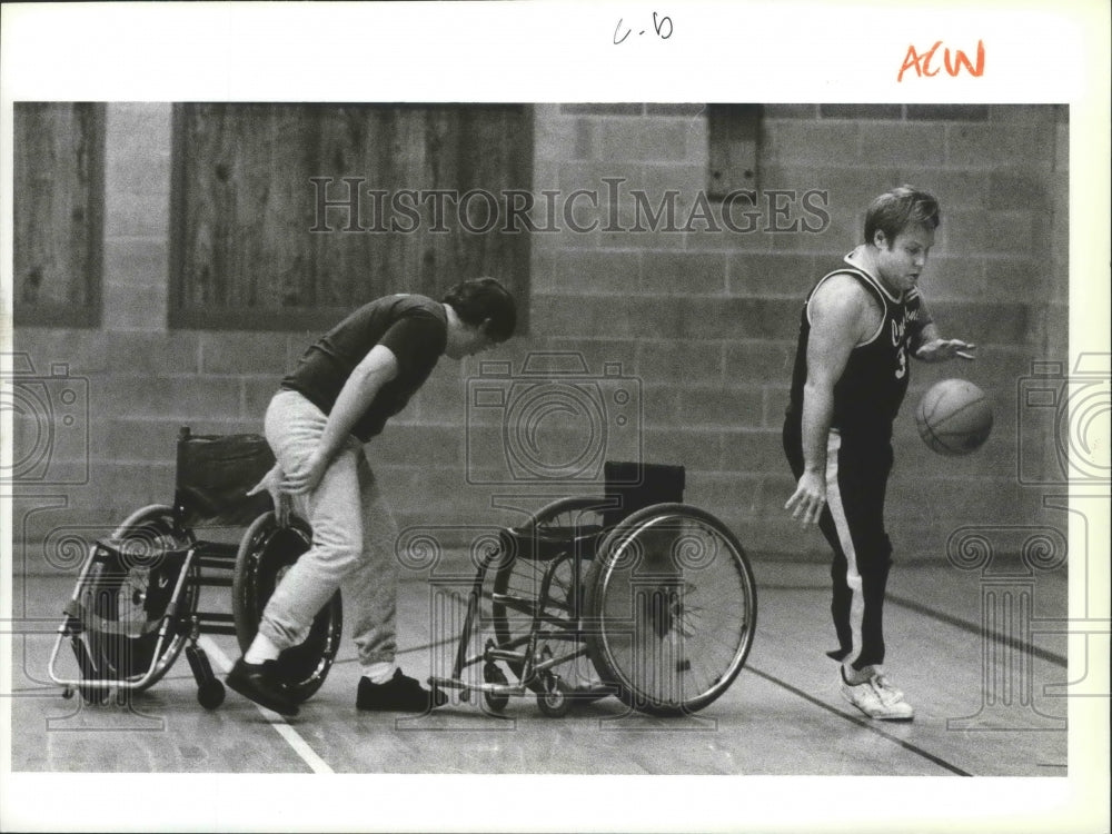 1989 Press Photo Orin Pierce at Spokane Cyclones-Kellogg Kiwanis basketball game-Historic Images