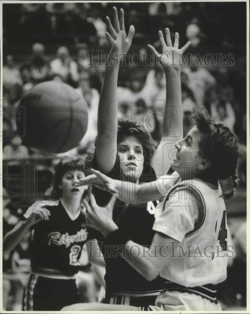 1987 Press Photo High School Basketballers Nichole Roberg and Stacey Hill - Historic Images