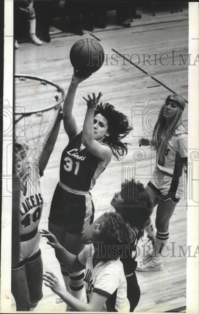 1985 Press Photo B tournament Basketball-Jill Felgenhauer & Pam Raab of Liberty - Historic Images