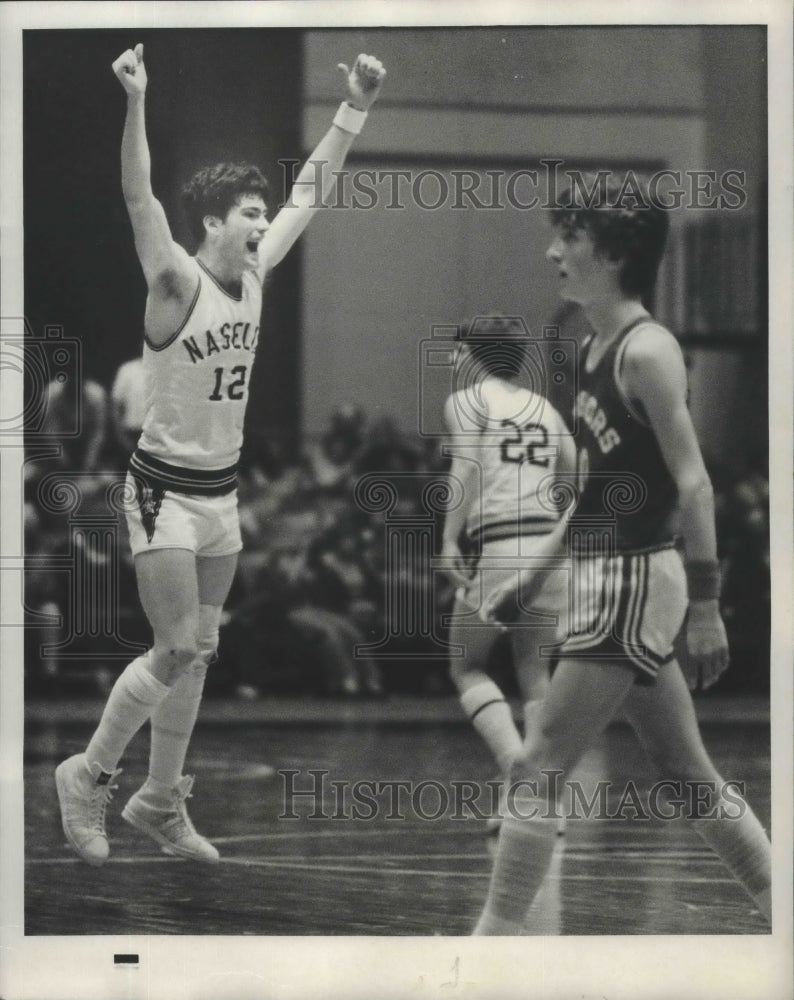 1980 Press Photo Brad Bager celebrates during Seattle Christian basketball game-Historic Images