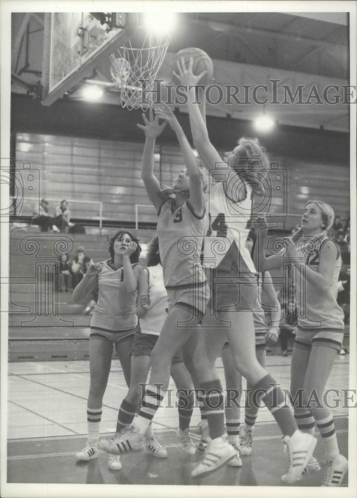 1978 Press Photo Central Valley Basketballer Dena Sala Shooting the Ball- Historic Images