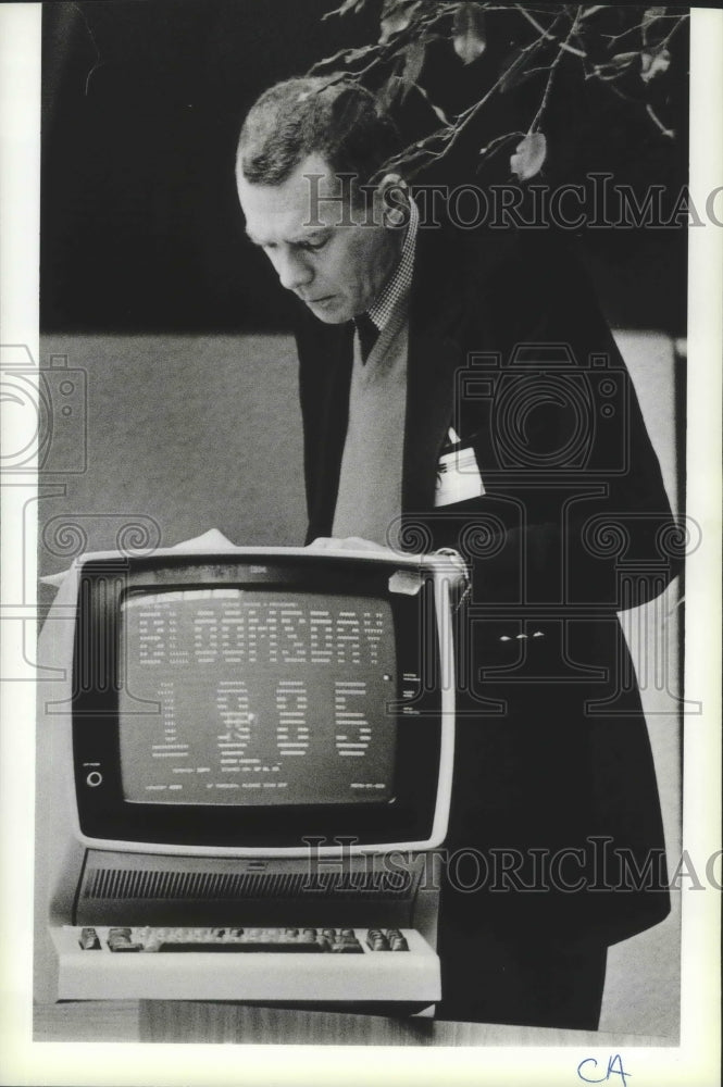 1985 Press Photo Bloomsday official Dr. Ed Rackwell at work - sps19901- Historic Images