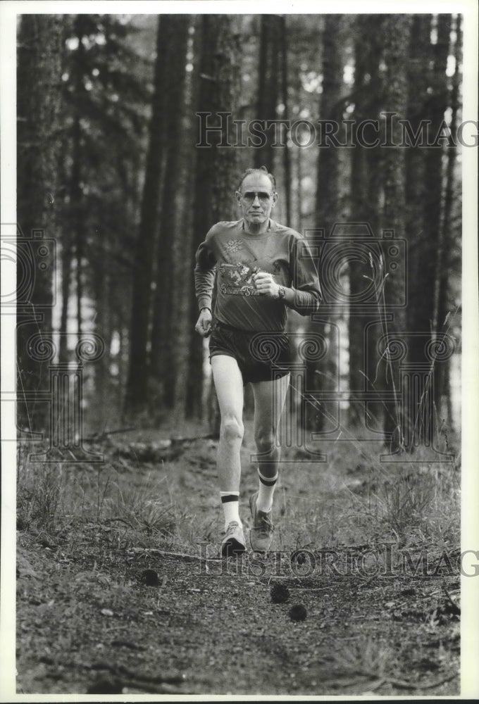 1989 Press Photo Silver Streaker Gene Hyde of Hecla&#39;s Corporate Bloomsday team - Historic Images