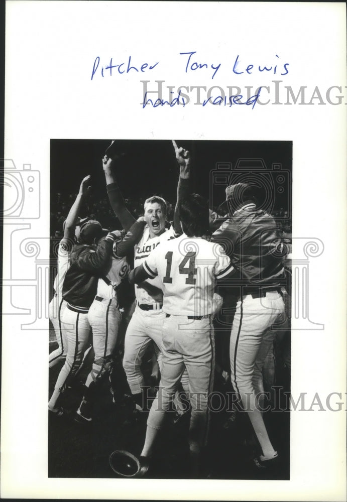 1987 Press Photo Tony Lewis, Spokane Indians pitcher, jumping for joy with team - Historic Images