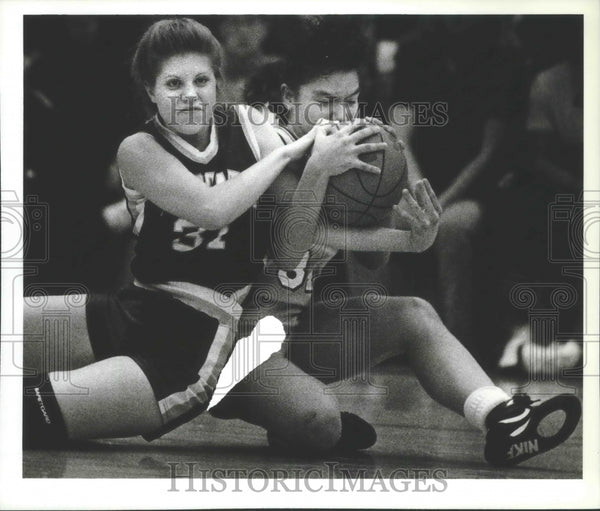 1991 Press Photo Creston's basketball Courtney Craig and Reardan's Leo
