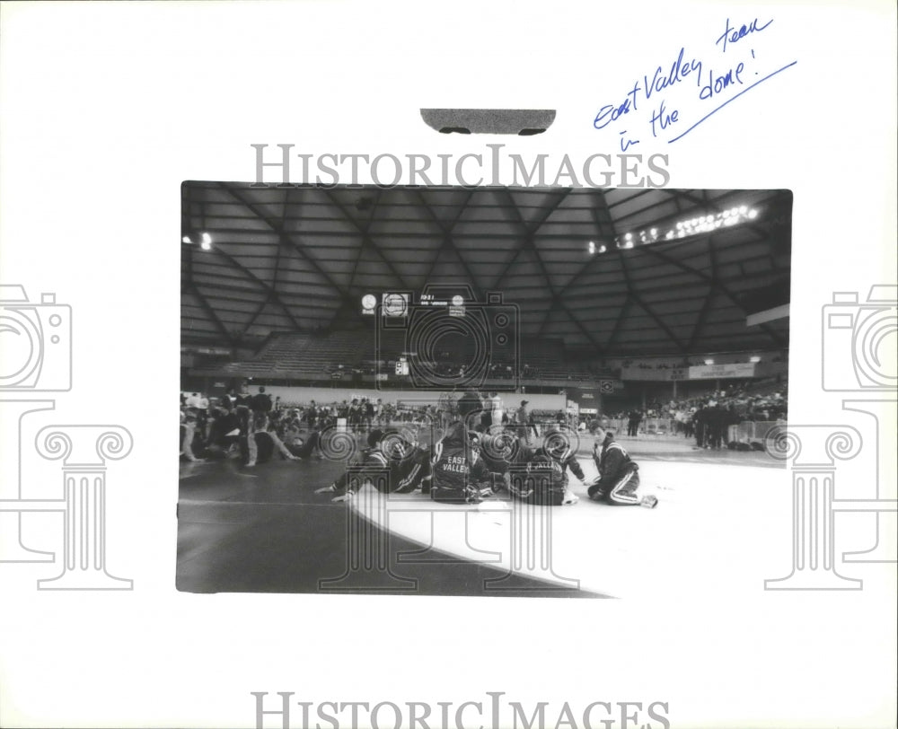 1990 Press Photo High school wrestlers at Tacoma Dome Mat Classic II tournament- Historic Images