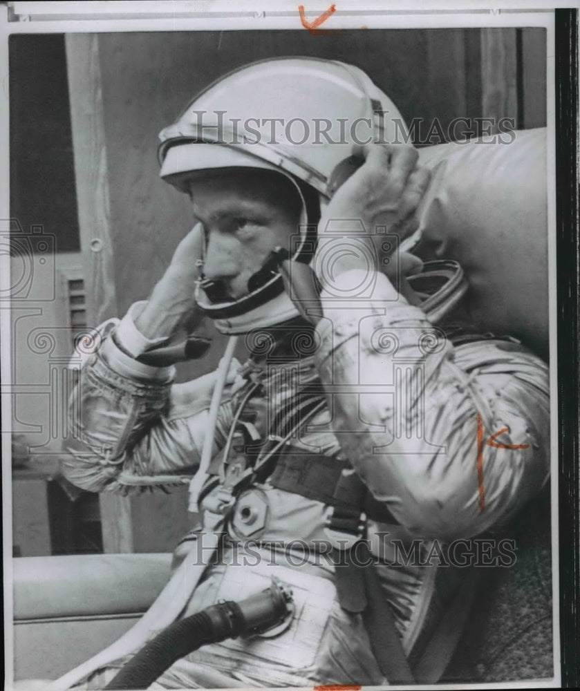 1962 Wire Photo Astronaut M. Scott Carpenter puts helmet on his head - Historic Images