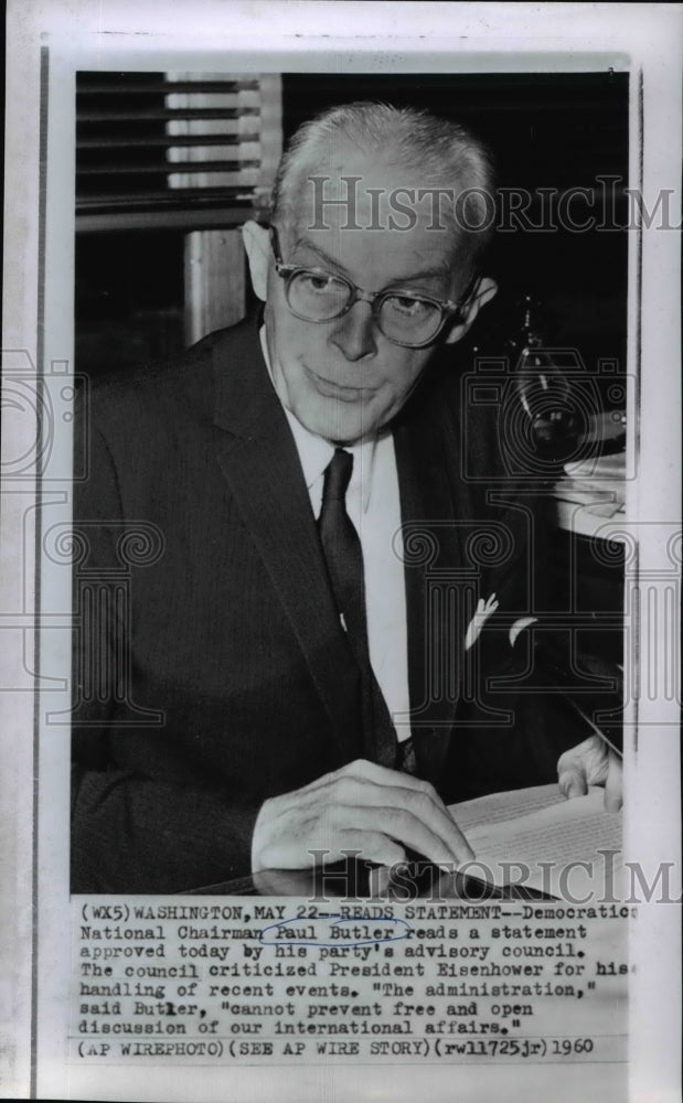 1960 Wire Photo Paul Butler reads a statement approved by Democratic Committee - Historic Images