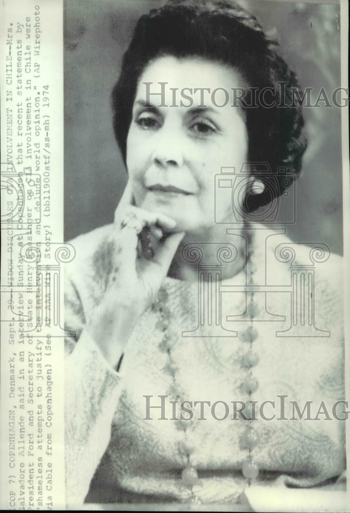 1974 Wire Photo Mrs. Salvadore Allende, discusses CIA involvement on Chile - Historic Images