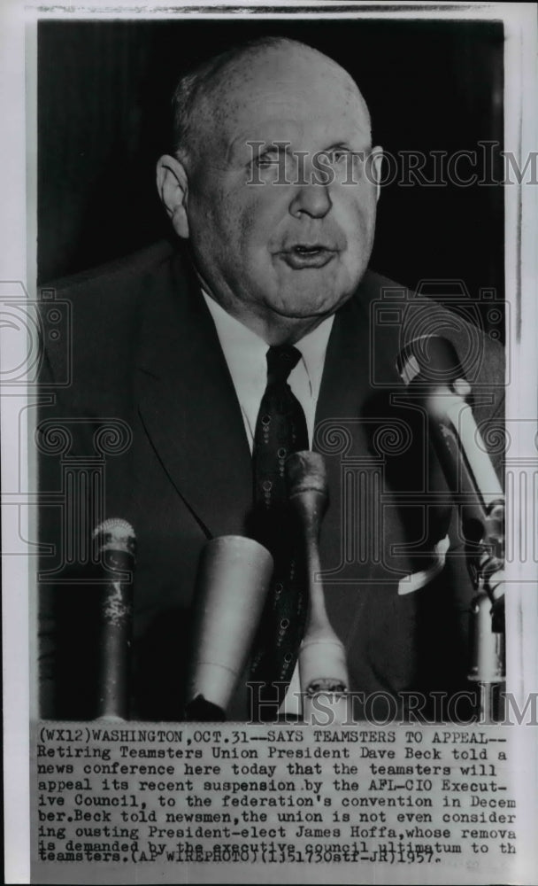 1957 Wire Photo Dave Beck, Teamster Union head appears at a news conference - Historic Images