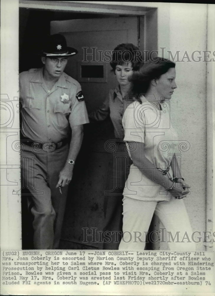 1974 Wire Photo Joan Coberly leaves County City Jail to attend trial in Salem - Historic Images