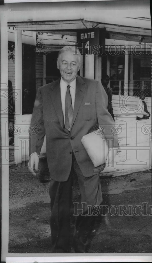 1960 Wire Photo T. Lamar Caudle smiles as he was released by the federal prison - Historic Images