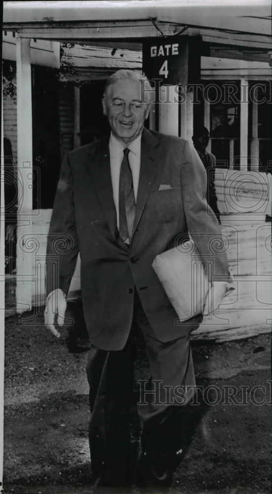 1960 Wire Photo T Lamar Caudle smiles after he was released from federal jail - Historic Images