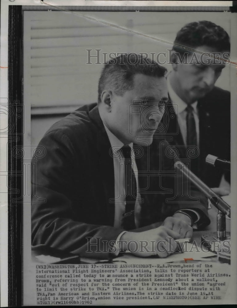 1962 Wire Photo R.A. Brown announces strike of the TWA during a news conference - Historic Images