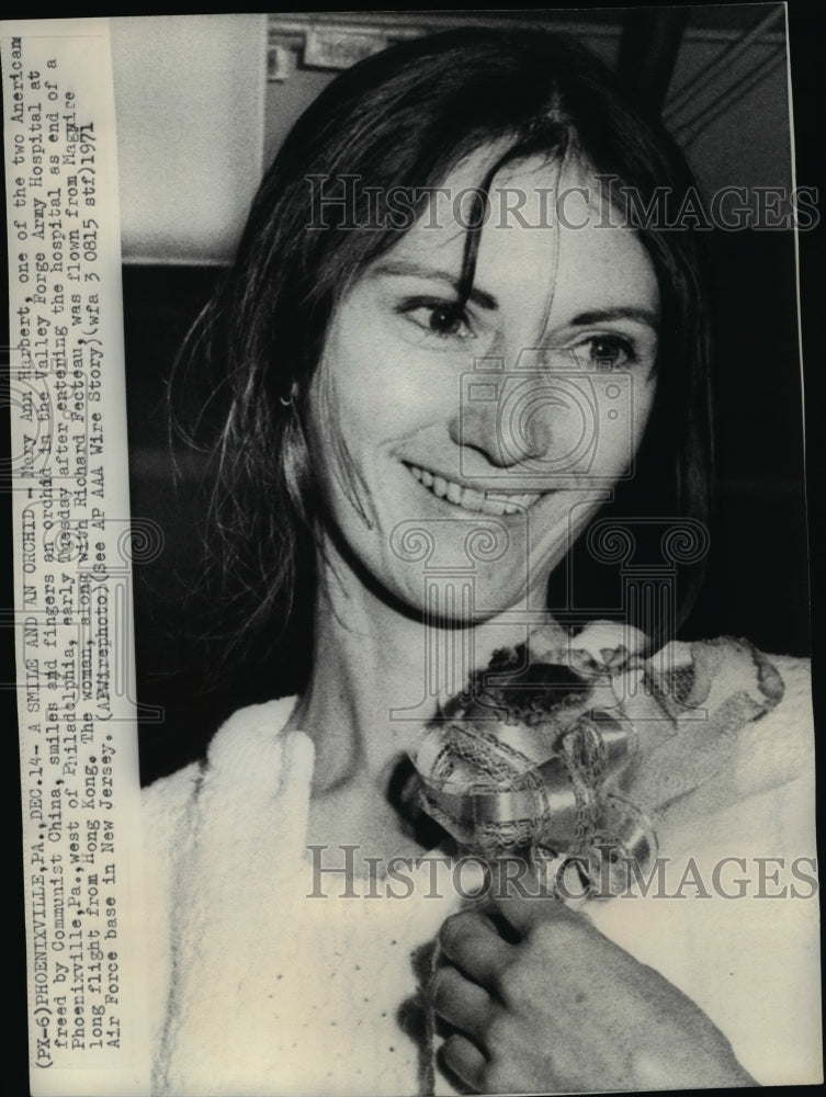 1971 Wire Photo Mary Ann Herbert smiles after her release from Communist China - Historic Images