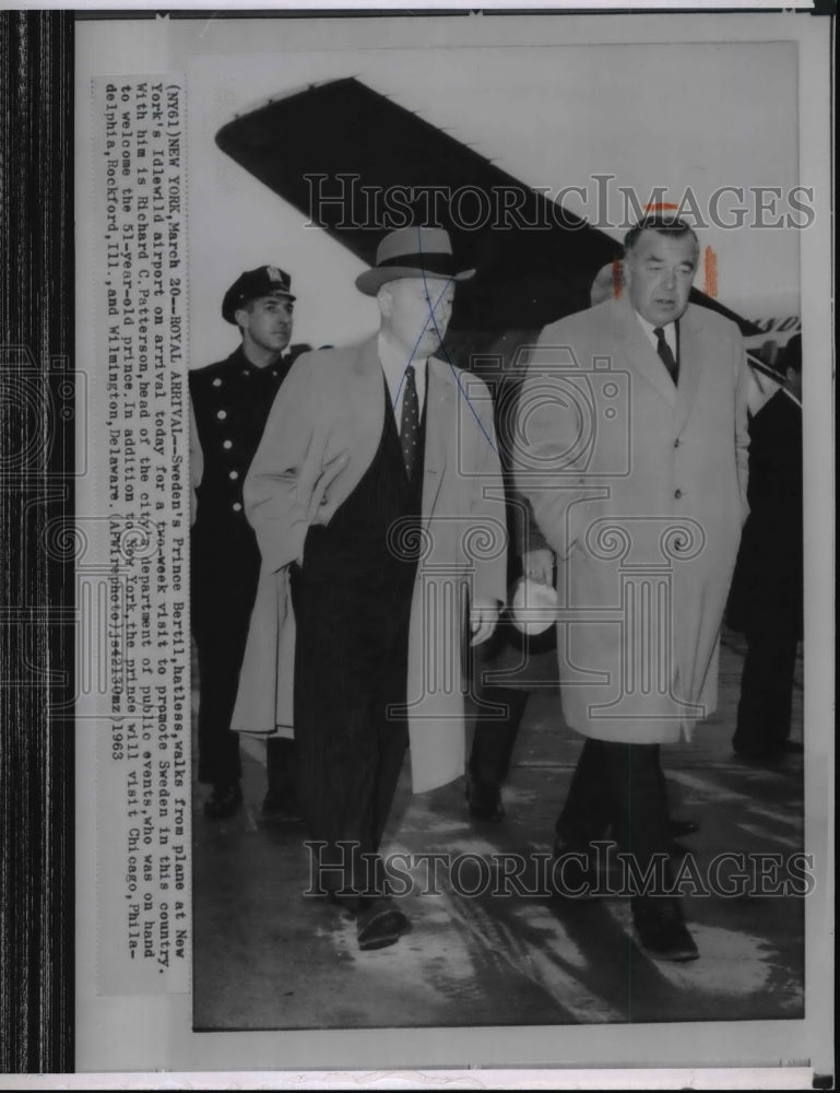 1963 Wire Photo Prince Bertil of Sweden arrives in New York  - Historic Images